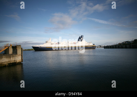 Il Joseph e Clara Smallwood un Marine Atlantic Ferry Boat si sta preparando al dock in Port aux Basques, Terranova. Foto Stock