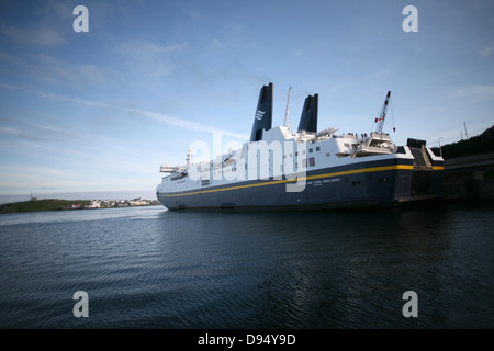 Il Joseph e Clara Smallwood un Marine Atlantic Ferry Boat si sta preparando al dock in Port aux Basques, Terranova. Foto Stock