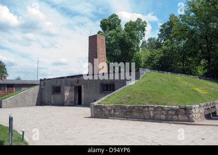 La camera a gas e crematorio nel campo di concentramento di Oswiecim, Polonia Foto Stock