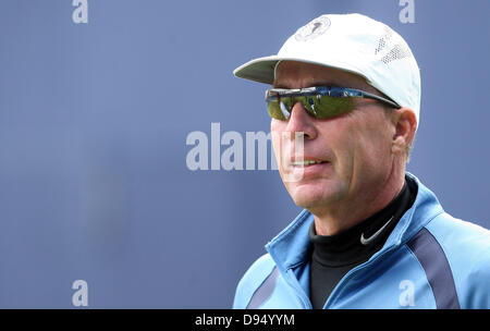 Londra, Inghilterra. 11 Giugno, 2013. Ivan Lendl orologi gioco durante il Aegon Championships dal Queens club. Foto Stock