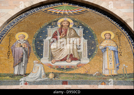 Italia, Umbria, Foligno, cattedrale, mosaico (XX secolo) Foto Stock