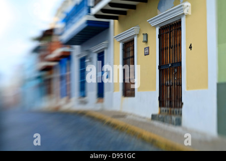 Lo spagnolo casa coloniale di facciate, di Old San Juan, Puerto Rico Foto Stock