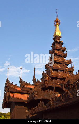 La SHWE IN BIN KYAUNG noto come il teak del monastero fu costruito nel 1895 - Mandalay, MYANMAR Foto Stock