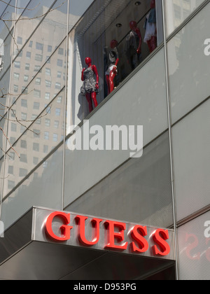 Guess, Fifth Avenue, New York Foto Stock