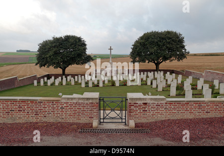 Entrata al punto CWGC 110 Vecchio Cimitero Militare, Fricourt, Somme, Francia. Foto Stock