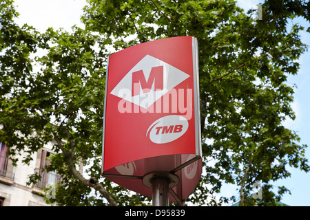 Segno per barcelona metro station Catalogna SPAGNA Foto Stock