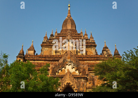 HTILOMINLO PAHTO o tempio è di 46 metri di altezza ed è stato costruito da Re Nantaungmya nel 1218 - BAGAN, MYANMAR Foto Stock