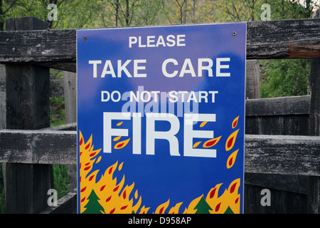 Allarme incendio segno a Carrifran Wildwood, Carrifran Glen, Dumfries and Galloway, Scotland, Regno Unito Foto Stock