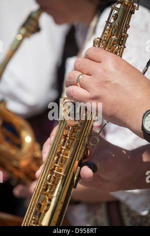 Finguring close up di clarinetto in ottone Foto Stock