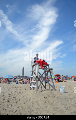 Bagnino di salvataggio su Jones Beach State Park, Nassau County, New York Foto Stock