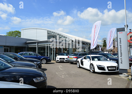 Oxford Audi concessionaria auto, Oxford Road, Milton Keynes, Oxfordshire, England, Regno Unito Foto Stock