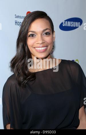 New York, NY, STATI UNITI D'AMERICA. . 11 Giugno, 2013. Rosario Dawson presso gli arrivi per Samsung speranza per bambini xii gala annuale, Cipriani Restaurant Wall Street, New York, NY, STATI UNITI D'AMERICA. Giugno 11, 2013. Credito: Andres Otero/Everett raccolta/Alamy Live News Foto Stock