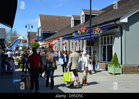 Il Villaggio di Bicester Outlet Shopping Centre, Bicester, Oxfordshire, England, Regno Unito Foto Stock
