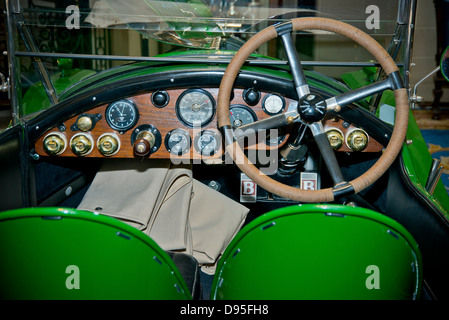 Dashboard su una Bentley 3 litro vettura del Team Rac 1925 Club Pall Mall London 11 Giugno 2013 Foto Stock