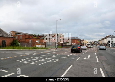 Wellingborough Road, Northampton, Regno Unito. Il 12 luglio 2013. St Edmund's Hospital. Un edifico elencato Grade two, progettato da Sir George Gilbert Scott e costruito nel 1836 come un fabbricato e convertito in un ospedale negli anni trenta prima di chiudere nel 1998. Northampton Borough Consiglio il comitato per la pianificazione ha discusso la costruzione del futuro, ieri sera 11 giugno e raccomandato è stato rimangono, in risposta alla tradizione inglese consultazione sul suo stato elencati. Una è stata fatta domanda per l'eredità inglese per rimuovere il grado due elencati di Stato, dagli edifici nuovi proprietari, azienda cipriota Kayalef Foto Stock