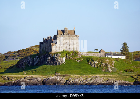 Castello di Duart al punto di Duart Firth of Lorn sull'Isle of Mull nelle acque ad ovest della Scozia Foto Stock