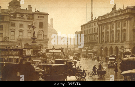 Regent Street, Londra, Inghilterra, visto da Piccadilly Circus, 1923 Foto Stock