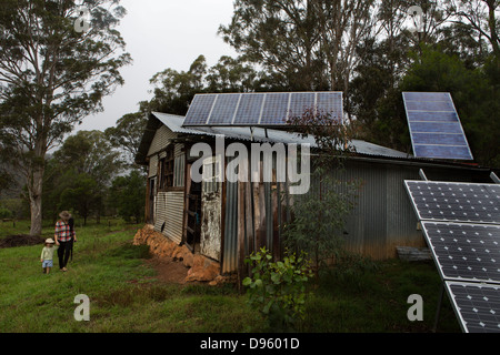 Maneggio con ampi pannelli solari, Nuovo Galles del Sud, Australia Foto Stock