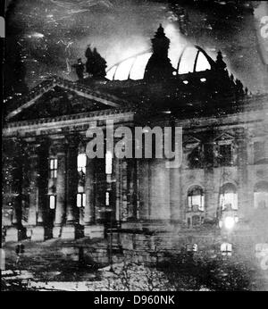 Il 27 febbraio 1933, l'Edificio del Reichstag è stata oggetto di un incendio doloso. Questo evento è stato di fondamentale importanza per la costituzione della Germania nazista. Foto Stock