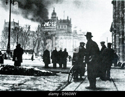 Il 27 febbraio 1933, l'Edificio del Reichstag è stata oggetto di un incendio doloso, un evento considerato di fondamentale importanza per la costituzione della Germania nazista. Foto Stock