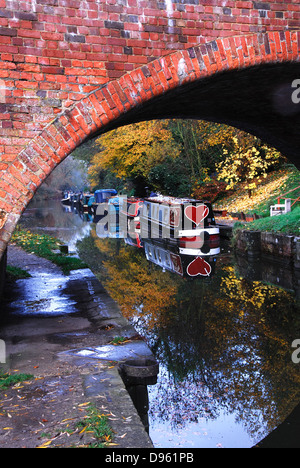 Imbarcazioni strette a Pewsey Wharf, Wiltshire, Regno Unito Novembre 2011 Foto Stock