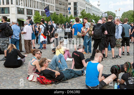 Berlino, Germania. Il 12 giugno 2013. Manifestazione a Berlino per ricordare il cemento Méric uccisione da parte Skin-Heads il 5 giugno a Berlino. Credito: Credito: Gonçalo Silva/Alamy Live News. Foto Stock