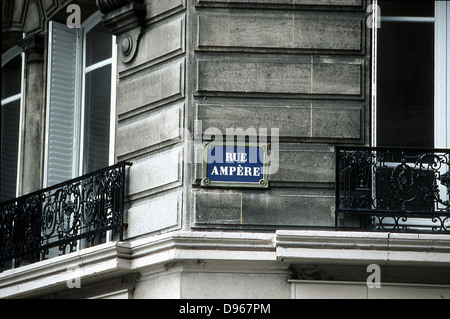 André Marie Ampere (1775-1836) francese matematico e fisico: elettrodinamica classica. Parigi un cartello stradale che porta il suo nome. Foto Stock