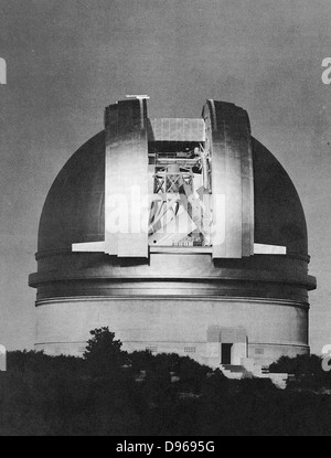 200 pollici telescopio Hale a Osservatorio Palomar mostrato durante la notte. Costruito nel 1948 e chiamato con il nome di George Ellery Hale (1868-1938) la cortesia di Mount Wilson e Palomar osservatori. Foto Stock