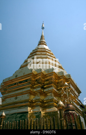 Chedi centrale, Wat Phra That Doi Suthep, vicino a Chiang Mai, Thailandia Foto Stock