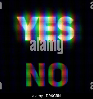 Sì e no sullo schermo del computer vicino. Confermare e il concetto di rifiuto Foto Stock