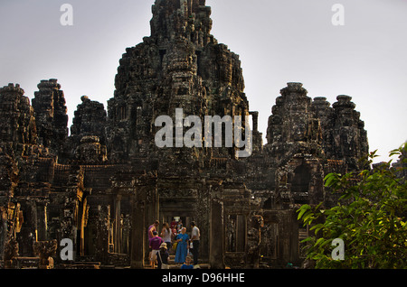 Tempio Bayon, Ankor. Bayon è noto per la sua enorme facce di pietra del bodhisattva Avalokiteshvara, Ankor Wat Cambogia Foto Stock