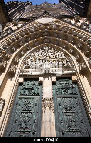 Un cancello al San Vito, Venceslao e Adalberto di Praga nella cattedrale di Praga Repubblica Ceca, Europa Foto Stock