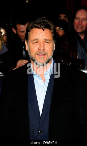 Londra, Regno Unito. Il 12 giugno 2013. Russell Crowe assiste la premiere europeo dell uomo di acciaio all'Impero & Odeon , Leicester Square di Londra. Credito: Peter Phillips/Alamy Live News Foto Stock