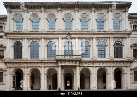 La facciata principale del Palazzo Barberini di Roma, Italia Foto Stock