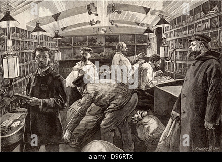 Servizio postale francese. Lettere di smistamento su Parigi-marsiglia express dalla luce di lampade a olio. L'espansione della rete ferroviaria nel diciannovesimo secolo notevolmente migliorato i servizi di posta elettronica. Dedicato durante la notte i treni di posta o posta carrelli attaccati ai treni programmati, attivata la posta deve essere ordinati in rotta verso un centro di distribuzione. Incisione da "Le Journal de la jeunesse" (Parigi, 1886). Foto Stock