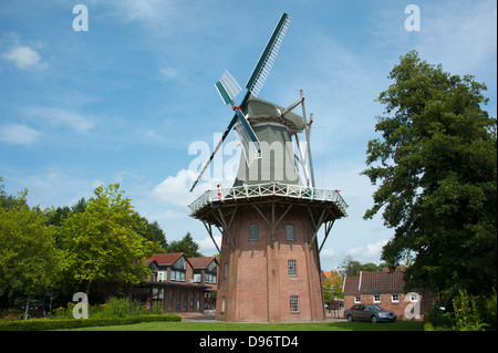 Mulino a vento Meyers, Papenburg, Bassa Sassonia, Germania , Windmuehle Meyers, Papenburg, Niedersachsen, Deutschland, M³hle, Gallerie Ho Foto Stock
