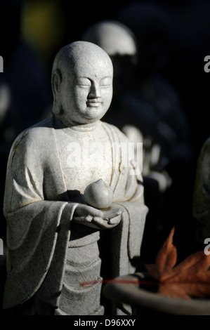 Jizo statua in Enoshima, Giappone Foto Stock