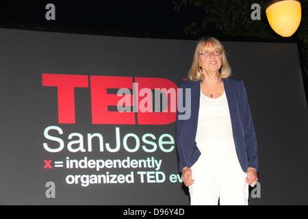 Stati Uniti d'America - San Jose, California, 12 giugno 2013, il TEDx lecture series tenutasi a San Jose, California. Ester Wojcicki, Huffington Post blogger discute il giornalismo e il legame tra educazione e tecnologia. Giugno 12, 2013 Credit: Lisa Werner/Alamy Live News Foto Stock