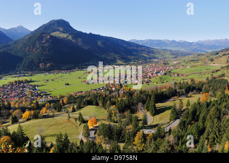 In Germania, in Baviera, vista di Ostrachtal valley e Imberger Horn Mountain Foto Stock