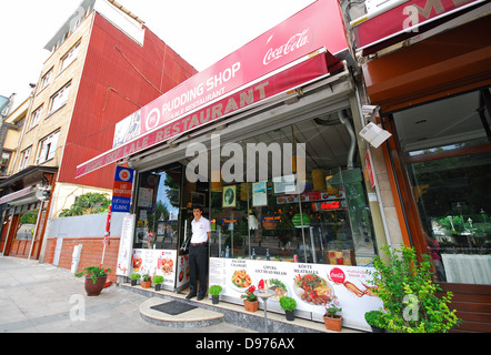 ISTANBUL, Turchia. Il Lale Restaurant, meglio noto come il pudding Shop, il Divan Yolu nel quartiere di Sultanahmet. Foto Stock