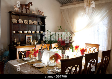 La sala da pranzo Alina Thonjeni's Guesthouse in Alexandra Alina di Johannesburg è 69-anno-vecchio single madre di quattro figli ha Foto Stock