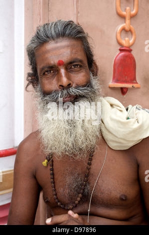 Ritratto di sante indù uomo nella Vecchia Delhi India Foto Stock