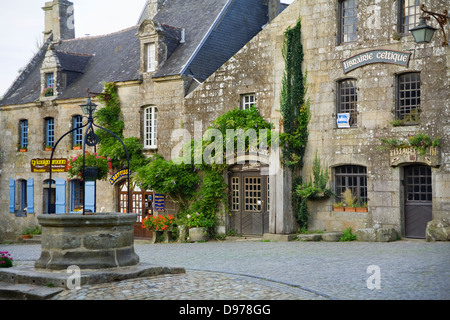 Case di pietra. Locronan (Lokorn in bretone), il dipartimento di Finistère. La Bretagna. Francia nordoccidentale. Foto Stock