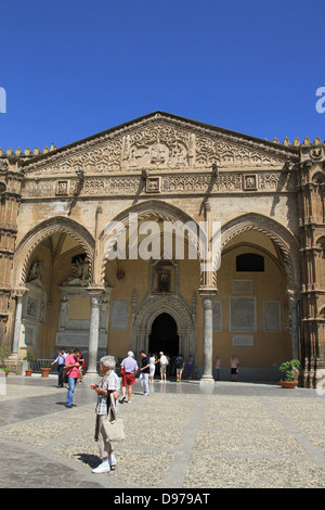 La Cattedrale di Palermo è la chiesa cattedrale di la chiesa romana-cattolica dell Arcidiocesi di Palermo, si trova a Palermo, Sicilia. Foto Stock