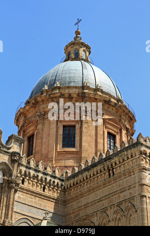 La Cattedrale di Palermo è la chiesa cattedrale di la chiesa romana-cattolica dell Arcidiocesi di Palermo, si trova a Palermo, Sicilia. Foto Stock