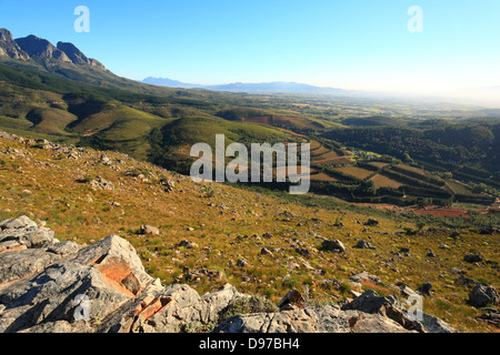 Vista aerea di terreni agricoli in Wellington, Western Cape, Sud Africa, preso da Bains Kloof passano nelle montagne circostanti Foto Stock