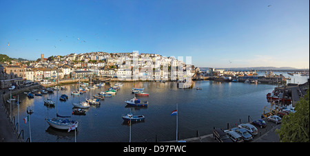 Brixham Devon e il suo porto la mattina presto Panorama Foto Stock