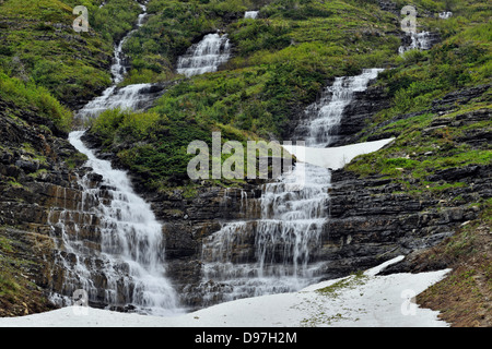 Runoff cascate vicino a Logan pass Glacier National Park Montana USA Foto Stock