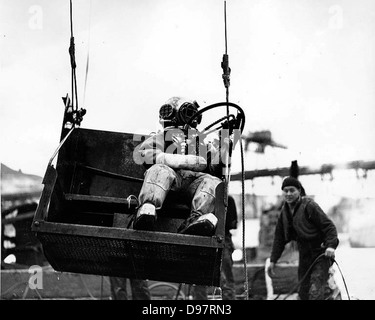 Sommozzatore immettendo acqua, Grand Coulee Dam sito in costruzione Foto Stock