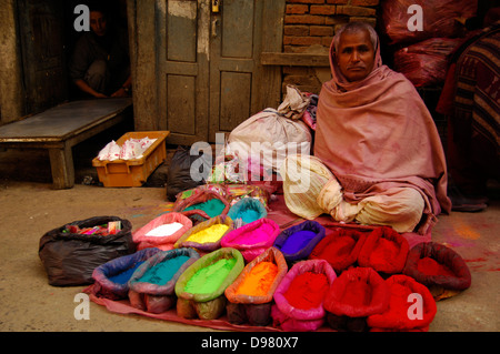 Tikka polvere per la vendita per le strade di Kathmandu, Nepal Foto Stock